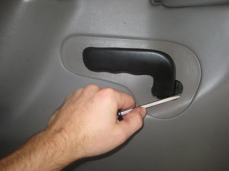 2000-2006-GM-Chevrolet-Tahoe-Interior-Door-Panel-Removal-Guide-006