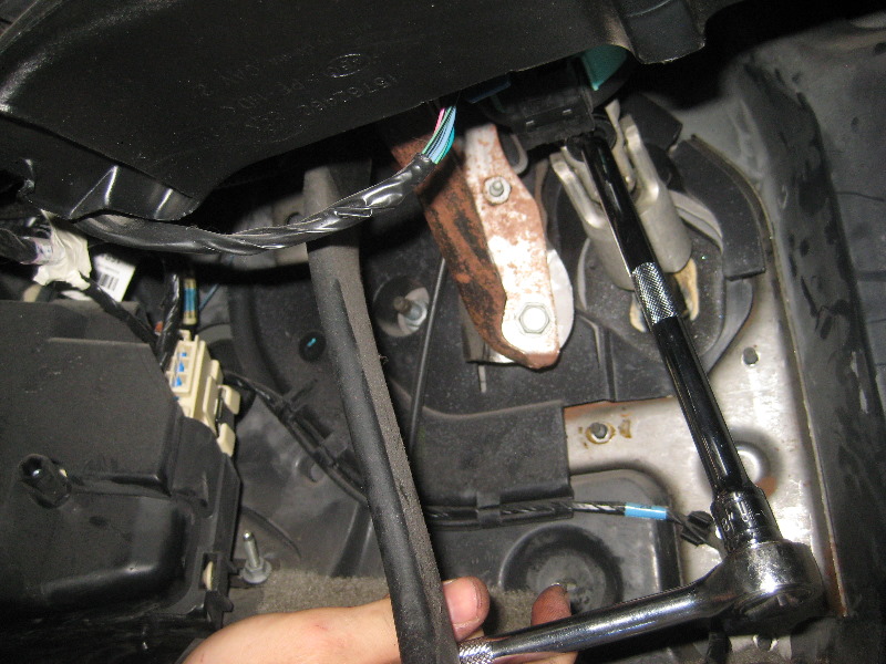 2000-2006-GM-Chevrolet-Tahoe-Intermediate-Steering-Shaft-Replacement-Guide-028