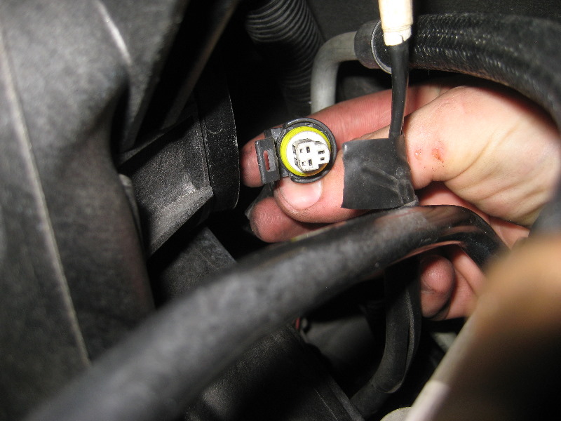 2000-2006-GM-Chevrolet-Tahoe-Oil-Pressure-Sensor-Replacement-Guide-008