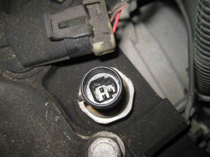 2000-2006-GM-Chevrolet-Tahoe-Oil-Pressure-Sensor-Replacement-Guide-009