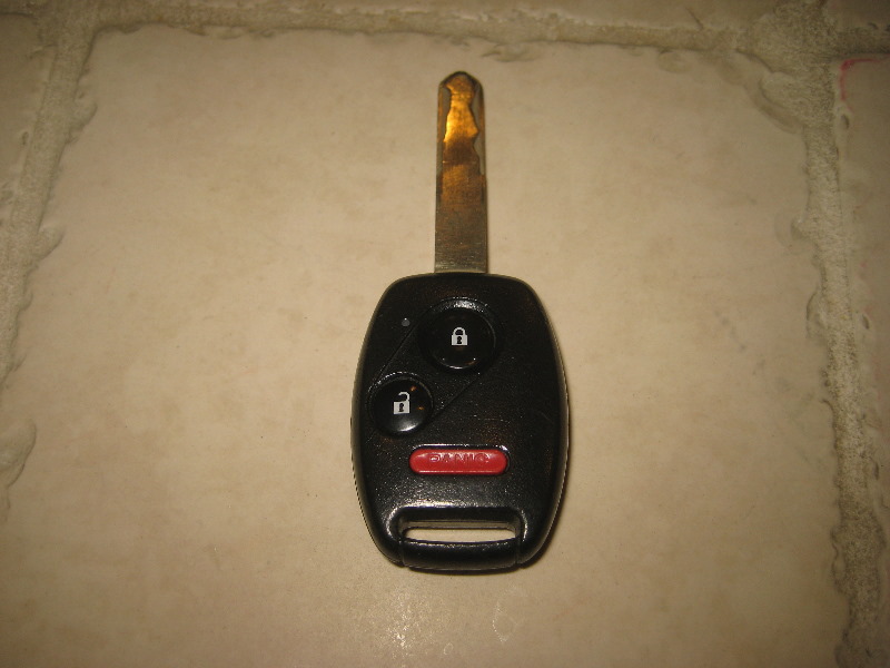 2003-2008-Honda-Pilot-Key-Fob-Battery-Replacement-Guide-001