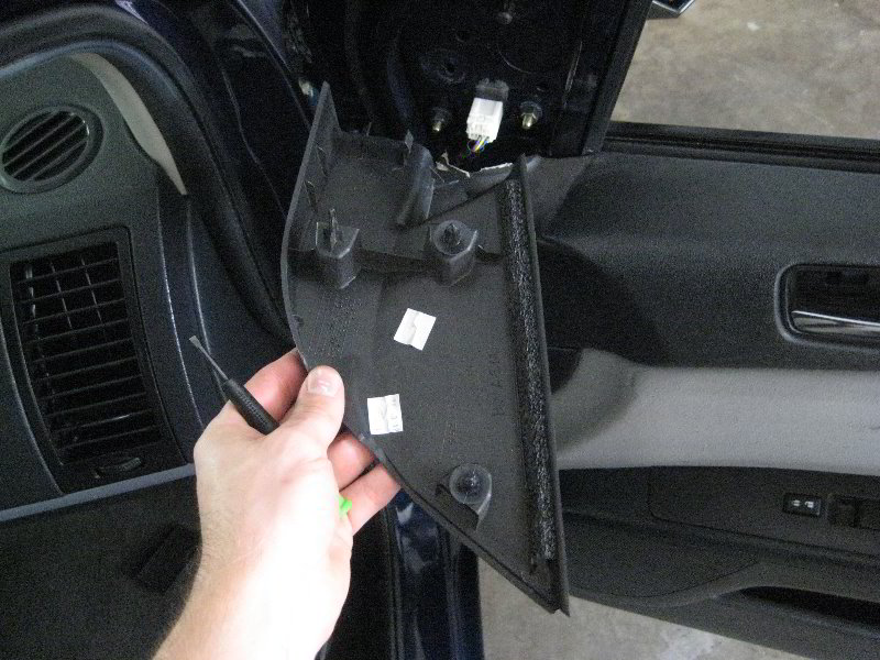2007-2012-Nissan-Sentra-Interior-Door-Panel-Removal-Guide-007