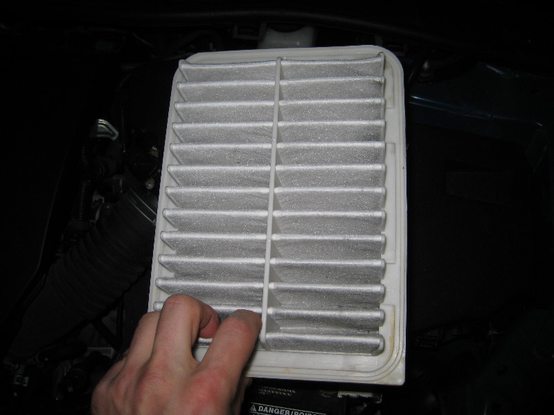2009-2013-Toyota-Corolla-Engine-Air-Filter-Replacement-Guide-008