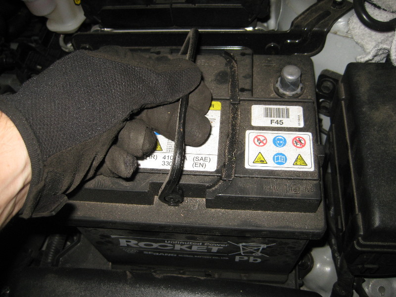 2011-2015-Hyundai-Accent-12V-Car-Battery-Replacement-Guide-015