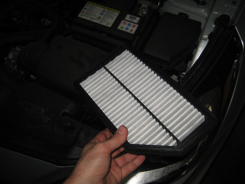 2011-2015-Hyundai-Accent-Engine-Air-Filter-Replacement-Guide-007