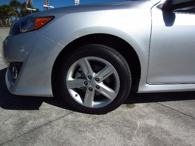2012-Toyota-Camry-SE-Test-Drive-Review-002