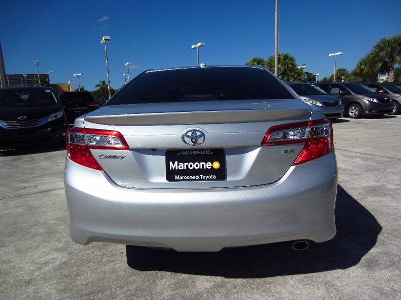 2012-Toyota-Camry-SE-Test-Drive-Review-010