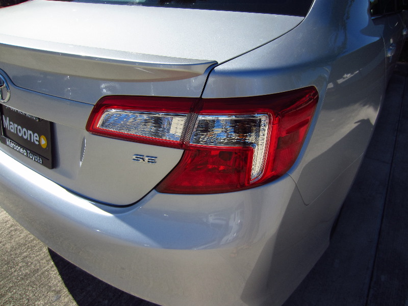 2012-Toyota-Camry-SE-Test-Drive-Review-033