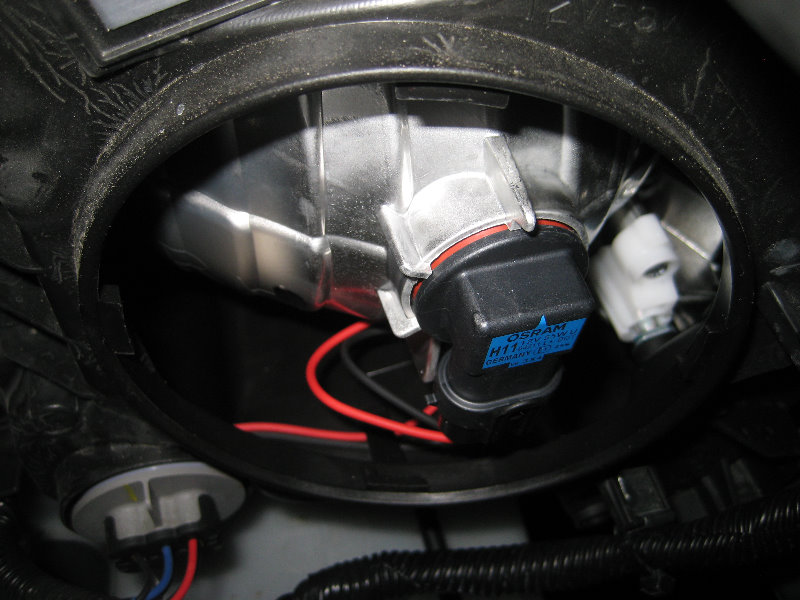 2013-2015-Nissan-Sentra-Headlight-Bulbs-Replacement-Guide-021