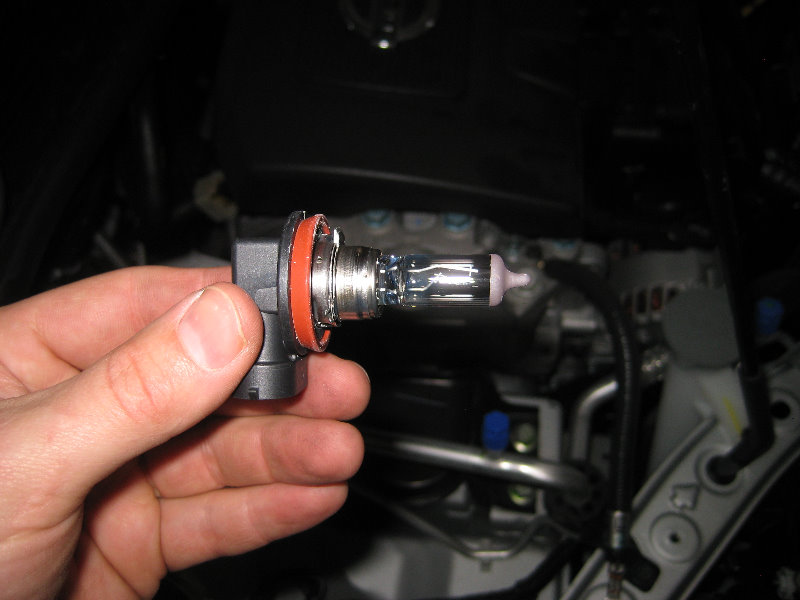 2013-2015-Nissan-Sentra-Headlight-Bulbs-Replacement-Guide-025