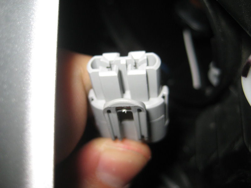 2013-2015-Nissan-Sentra-Headlight-Bulbs-Replacement-Guide-038