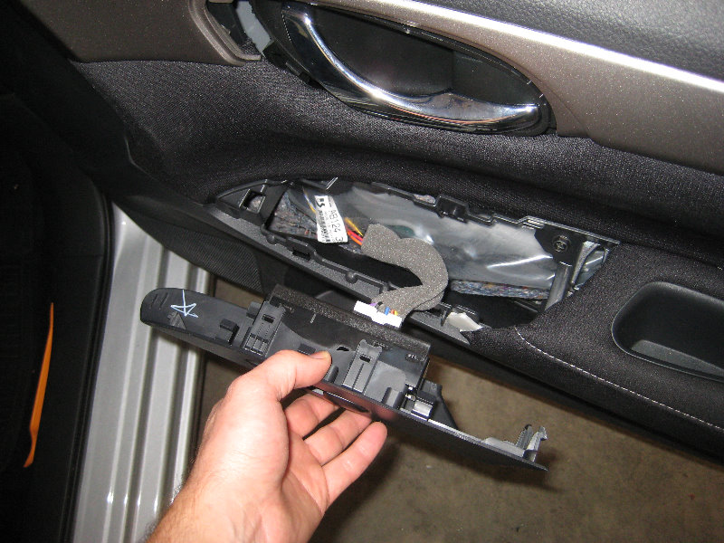 2013-2015-Nissan-Sentra-Interior-Door-Panel-Removal-Speaker-Replacement-Guide-033