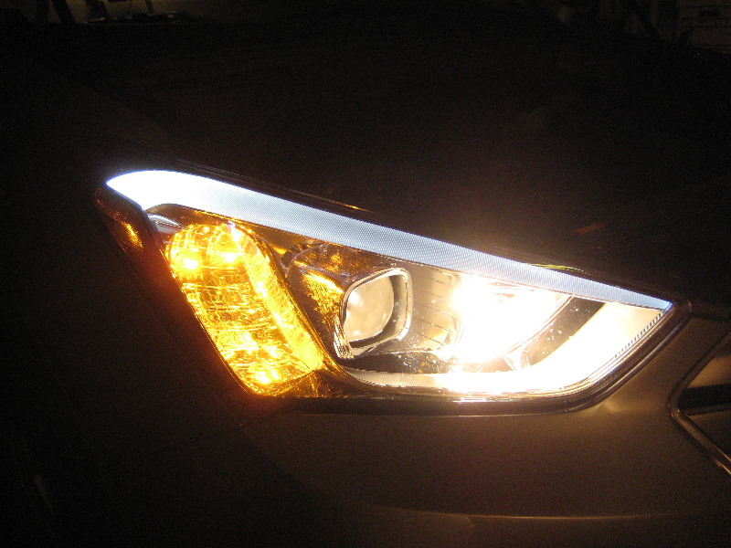 2013-2016-Hyundai-Santa-Fe-Headlight-Bulbs-Replacement-Guide-039
