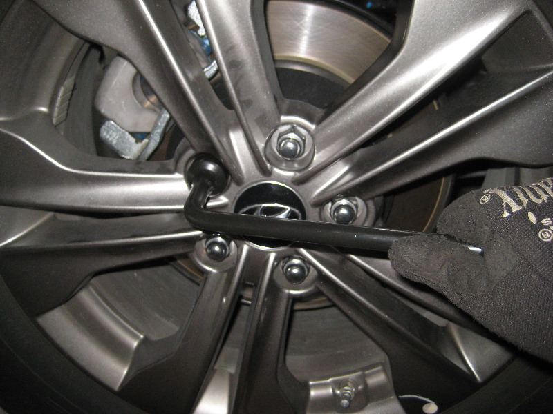 2013-2016-Hyundai-Santa-Fe-Rear-Disc-Brake-Pads-Replacement-Guide-036