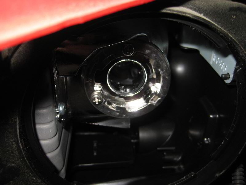 2013-2016-Toyota-RAV4-Headlight-Bulbs-Replacement-Guide-019