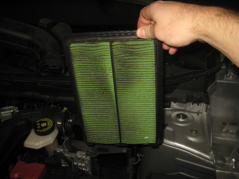 2014-2018-Nissan-Rogue-Engine-Air-Filter-Replacement-Guide-013