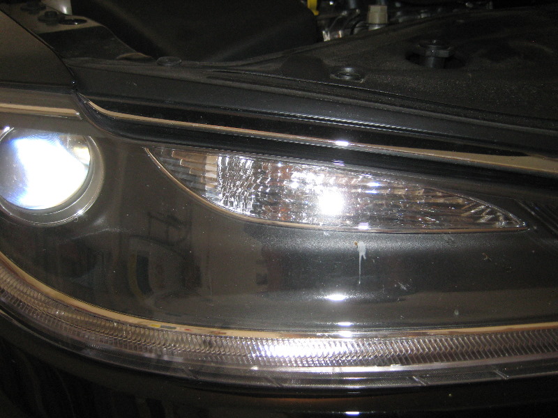 2015-2017-Chrysler-200-Headlight-Bulbs-Replacemnet-Guide-021