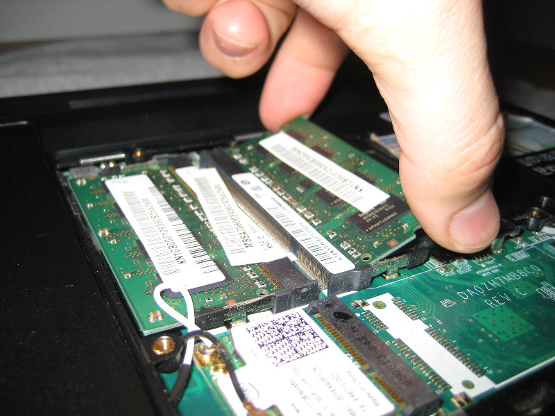 Acer-Aspire-AS1410-RAM-Memory-Upgrade-Guide-011