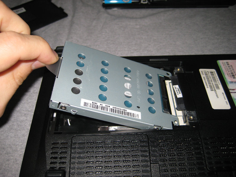 Acer-Aspire-One-Netbook-Hard-Drive-RAM-Upgrade-Guide-011