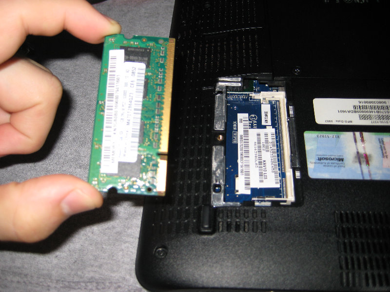 Acer-Aspire-One-Netbook-Hard-Drive-RAM-Upgrade-Guide-035
