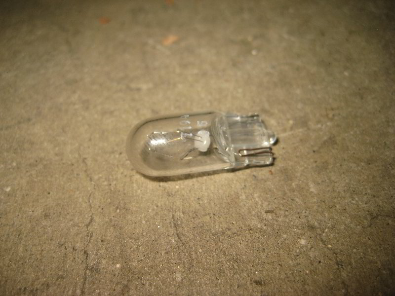 Acura-MDX-Courtesy-Step-Light-Bulb-Replacement-Guide-007