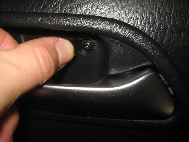 Acura-MDX-Rear-Interior-Door-Panels-Removal-Guide-014