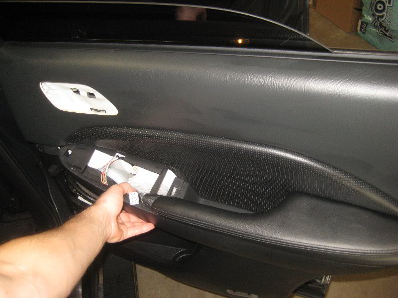 Acura-MDX-Rear-Interior-Door-Panels-Removal-Guide-031