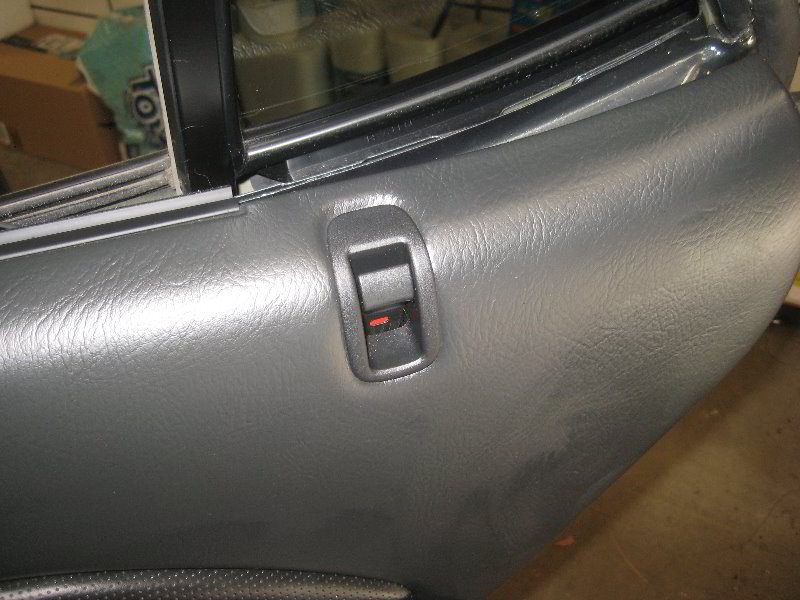 Acura-MDX-Rear-Interior-Door-Panels-Removal-Guide-036