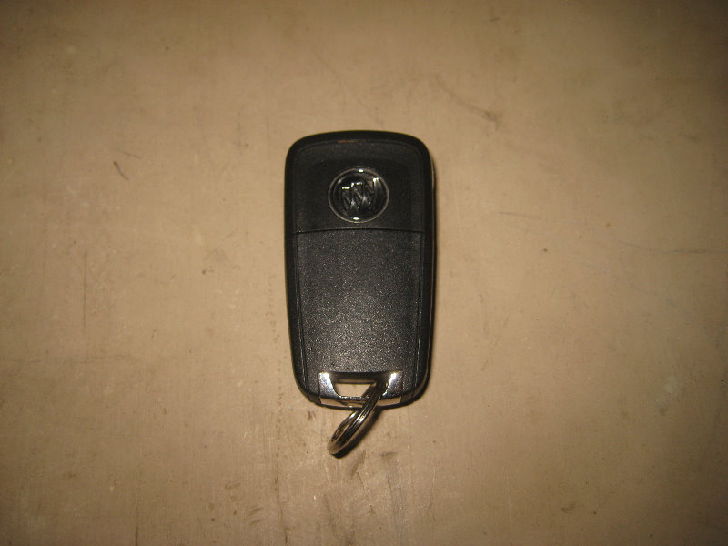 Buick-LaCrosse-Key-Fob-Battery-Replacement-Guide-002
