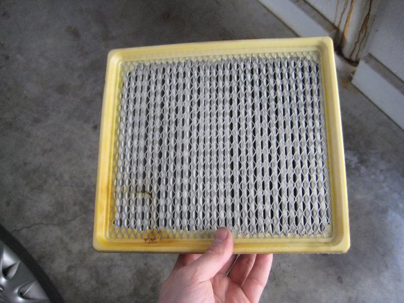 Chrysler-200-Engine-Air-Filter-Replacement-Guide-006