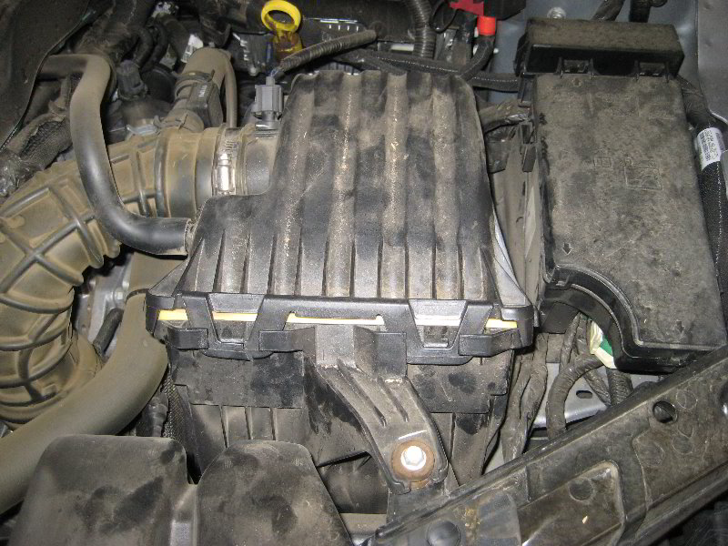 Chrysler-200-Engine-Air-Filter-Replacement-Guide-012
