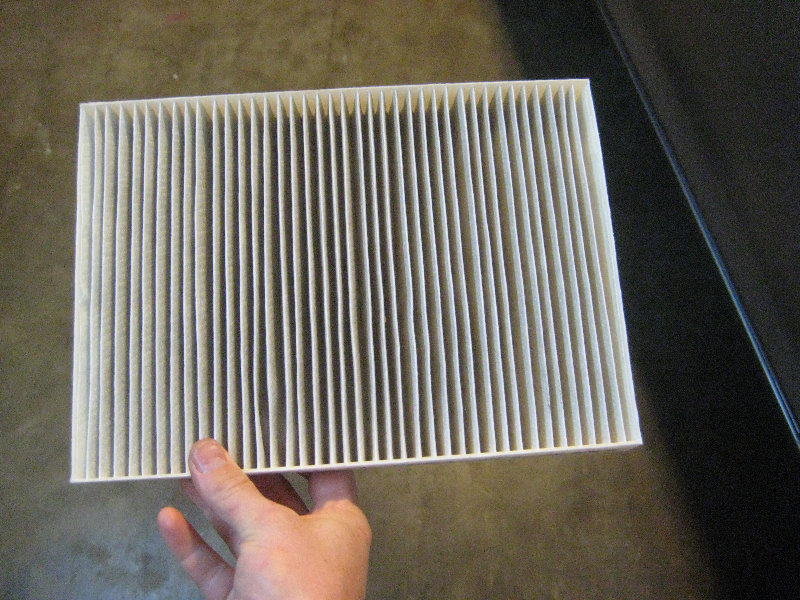 Chrysler-300-Cabin-Air-Filter-Replacement-Guide-011
