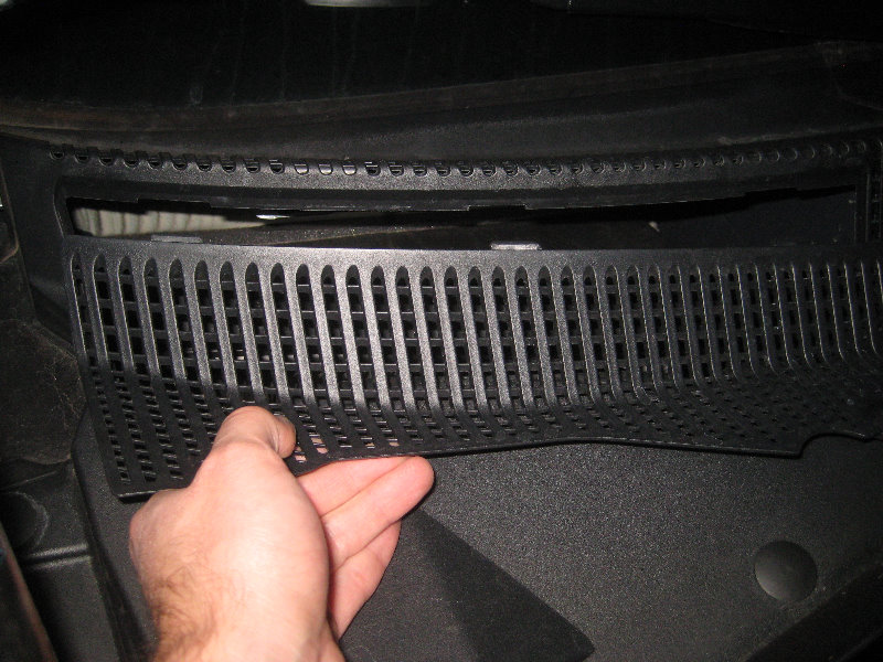 Chrysler-300-Cabin-Air-Filter-Replacement-Guide-018