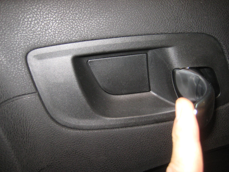 Chrysler-300-Interior-Door-Panel-Removal-Speaker-Upgrade-Guide-002