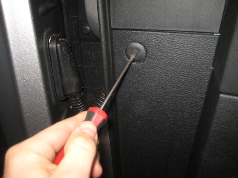 Chrysler-300-Interior-Door-Panel-Removal-Speaker-Upgrade-Guide-008