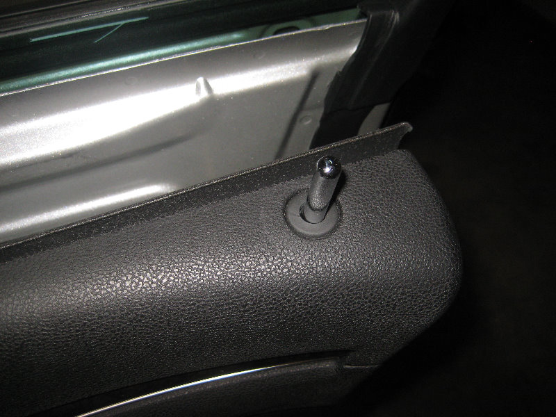 Chrysler-300-Interior-Door-Panel-Removal-Speaker-Upgrade-Guide-049