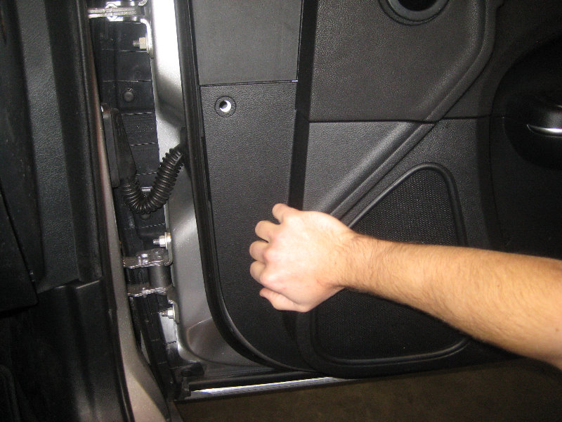 Chrysler-300-Interior-Door-Panel-Removal-Speaker-Upgrade-Guide-054