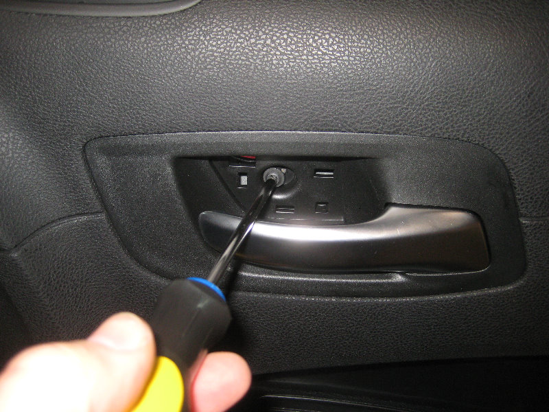 Chrysler-300-Interior-Door-Panel-Removal-Speaker-Upgrade-Guide-058