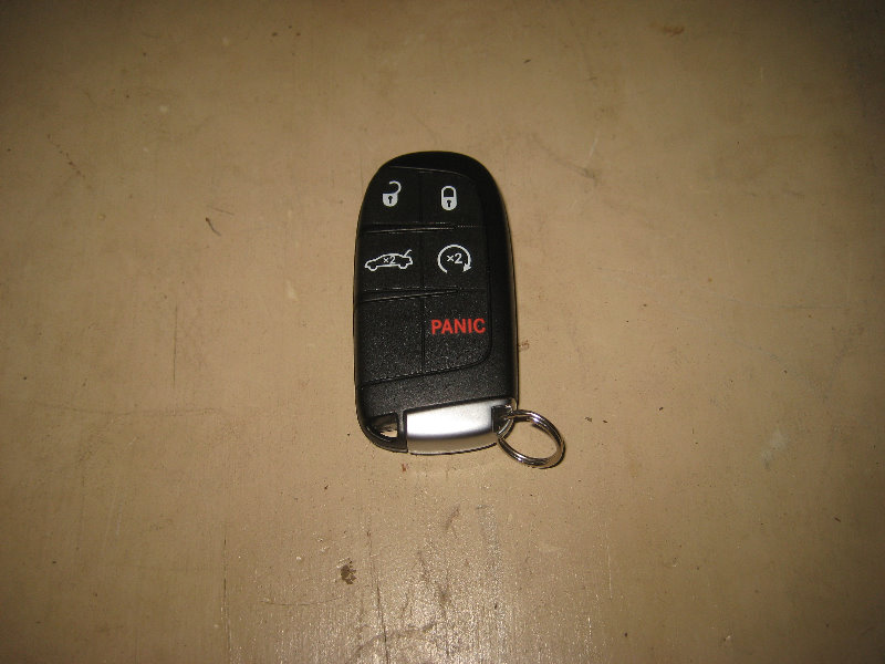 Chrysler-300-Key-Fob-Battery-Replacement-Guide-001