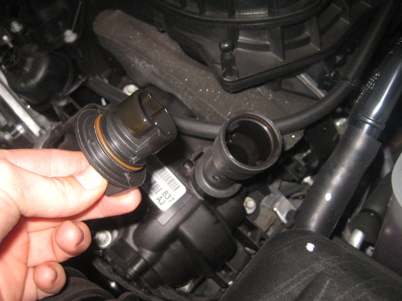 Chrysler-300-Pentastar-V6-Engine-Oil-Change-Filter-Replacement-Guide-011