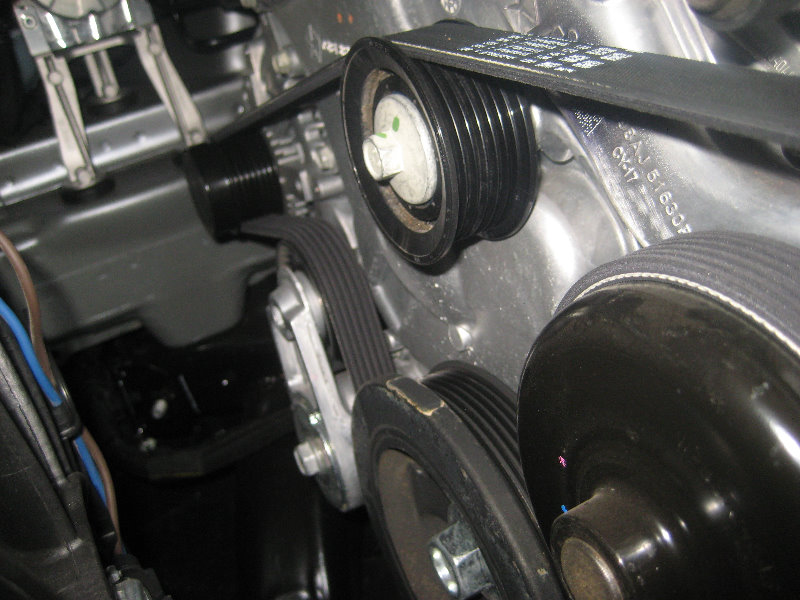 Chrysler-300-Pentastar-V6-Engine-Serpentine-Belt-Replacement-Guide-024