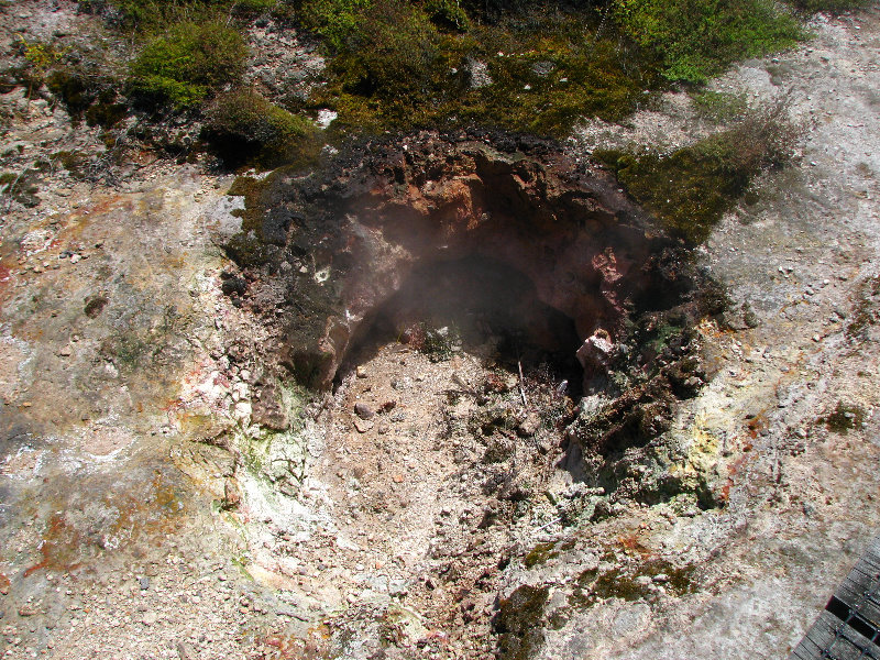 Craters-of-the-Moon-Geothermal-Walk-Taupo-New-Zealand-046