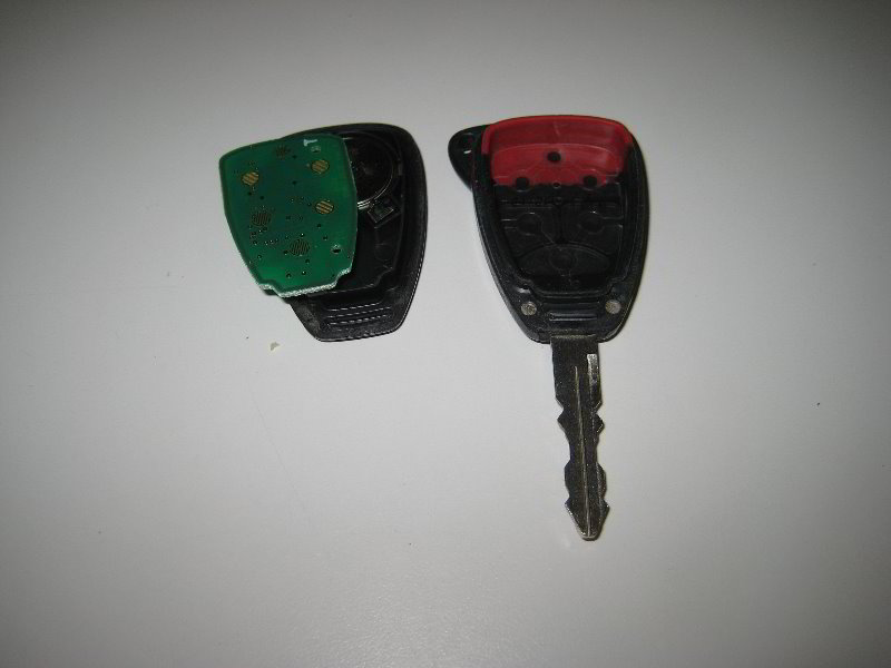Dodge-Avenger-Key-Fob-Battery-Replacement-Guide-004