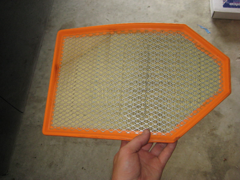 Dodge-Challenger-Engine-Air-Filter-Replacement-Guide-007