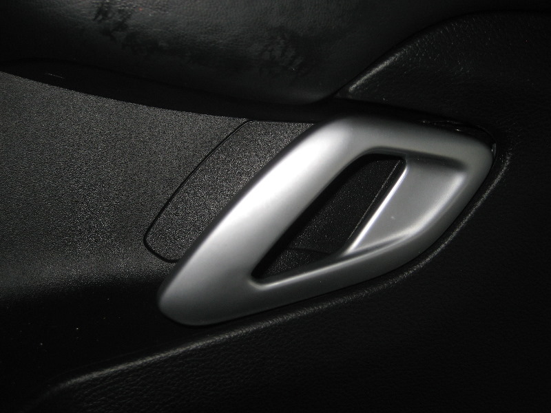 Dodge-Challenger-Interior-Door-Panel-Removal-Guide-002