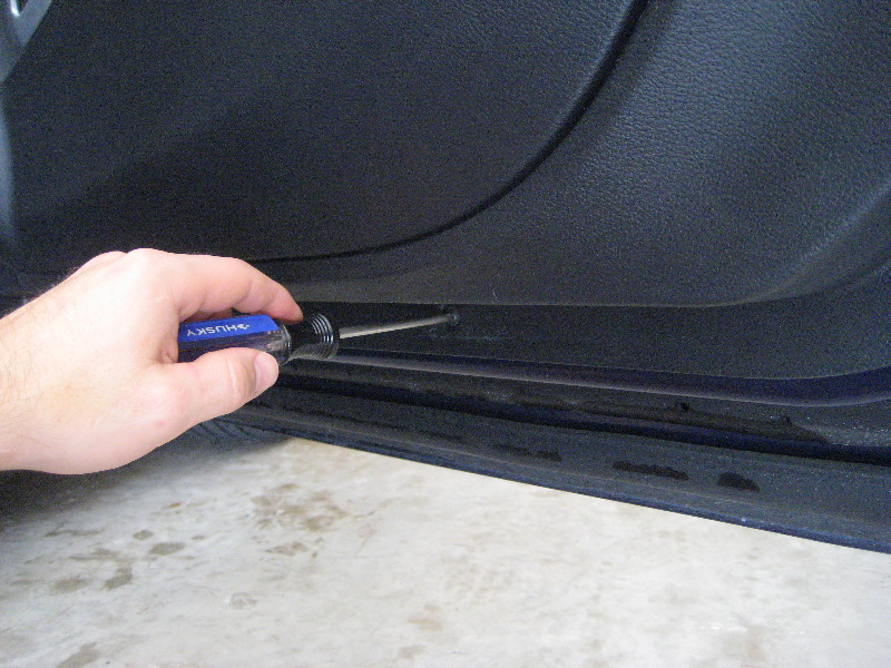 Dodge-Challenger-Interior-Door-Panel-Removal-Guide-016