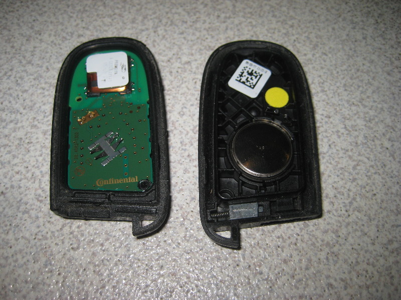 Dodge-Challenger-Smart-Key-Fob-Battery-Replacement-Guide-013