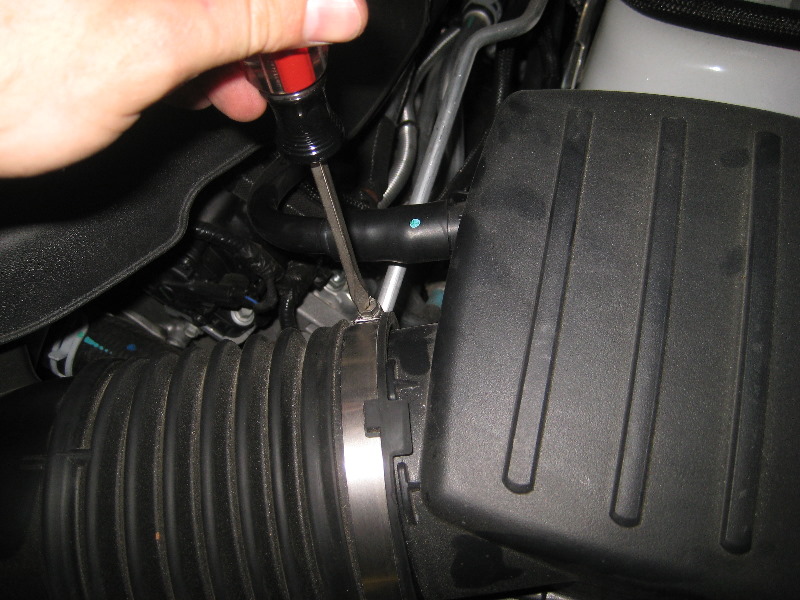 Dodge-Durango-Headlight-Bulbs-Replacement-Guide-030