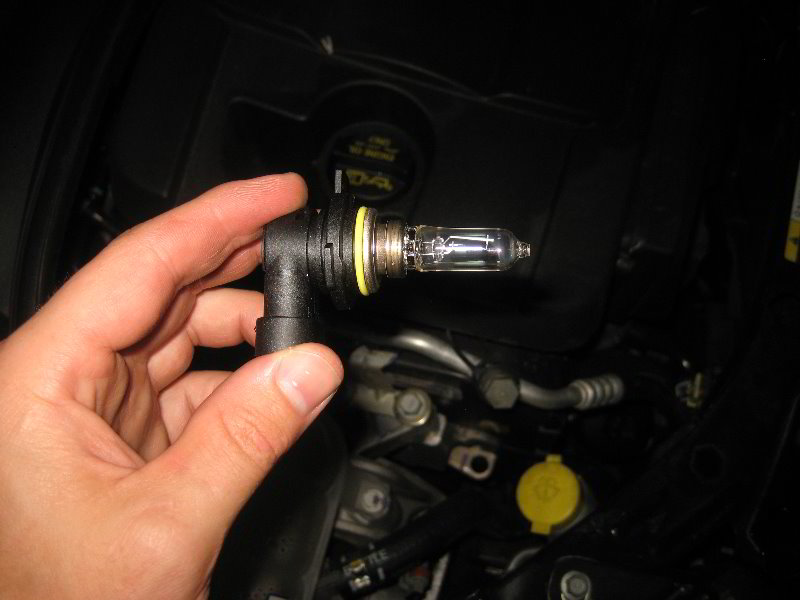 Fiat-500-Headlight-Bulbs-Replacement-Guide-009