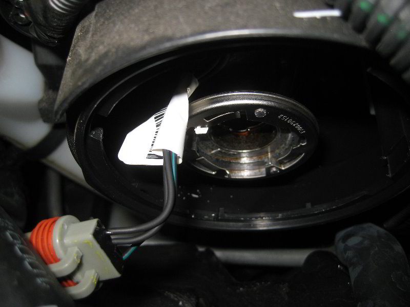 Fiat-500-Headlight-Bulbs-Replacement-Guide-010